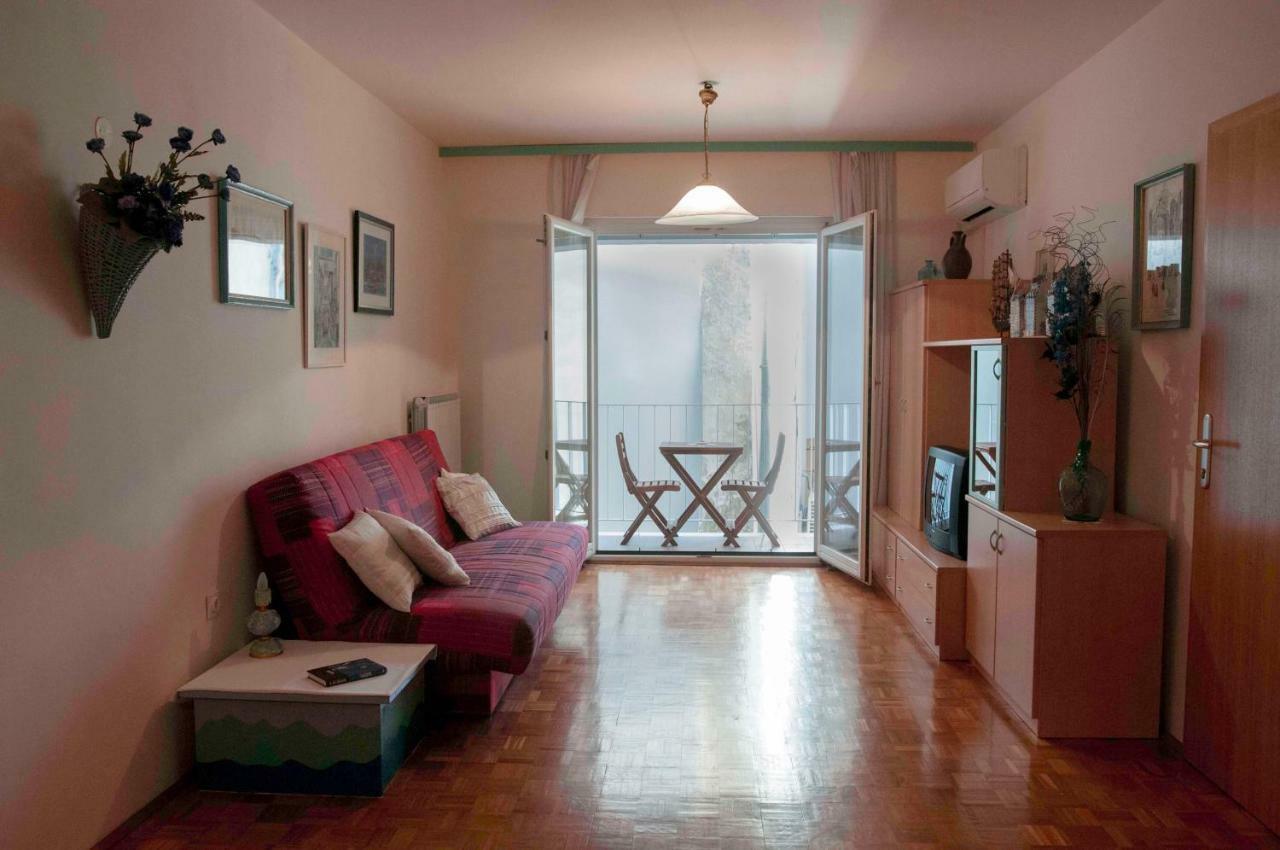 Spacious Balcony Apartment 피란 외부 사진