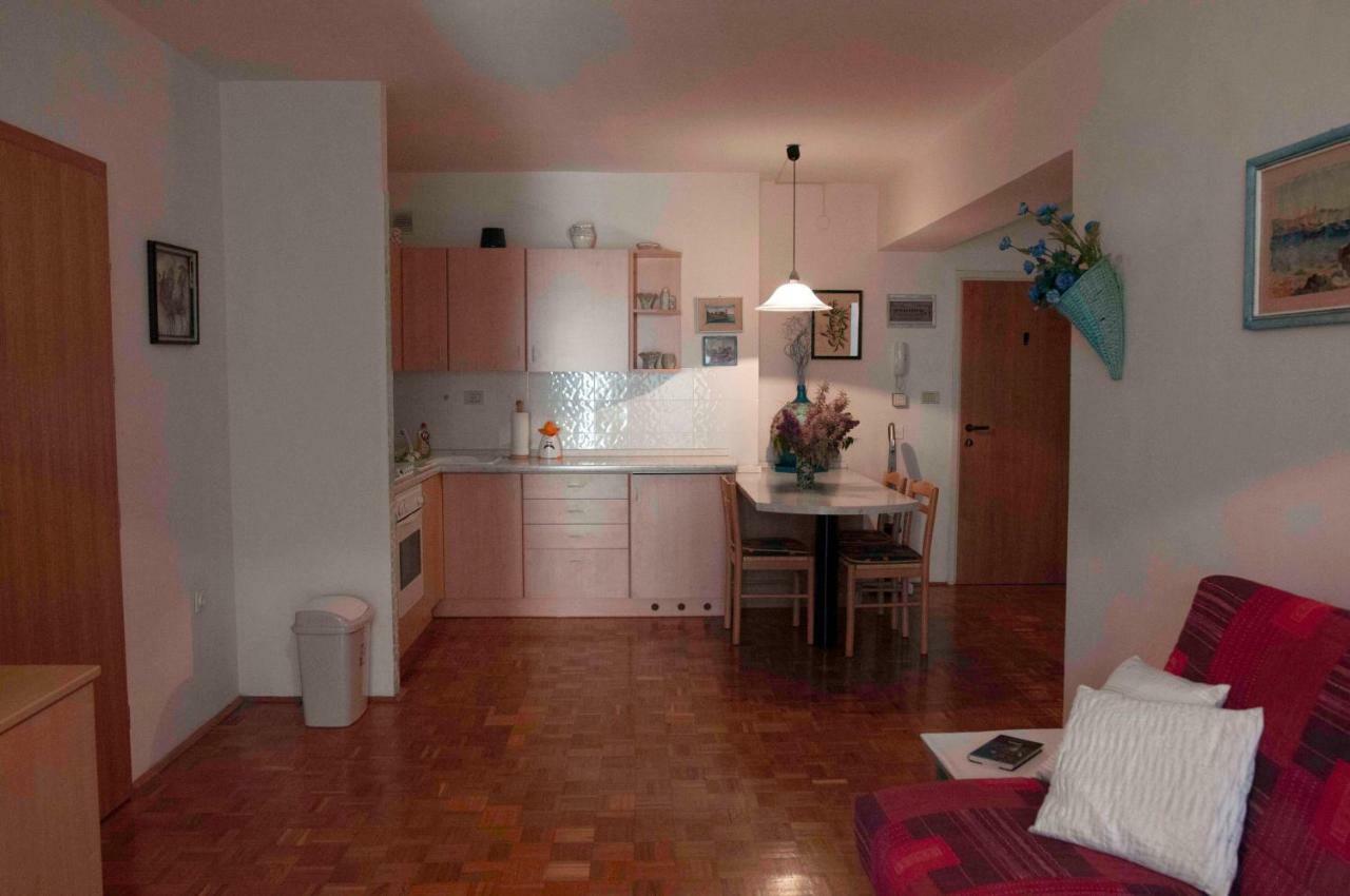 Spacious Balcony Apartment 피란 외부 사진